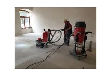 Floor Polishing Machine And Industrial Vacuum Cleaner For Optimum Cleaning Efficiency