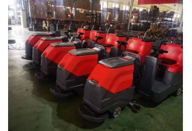 This batch of hand-push floor scrubbers will be exported to the United States